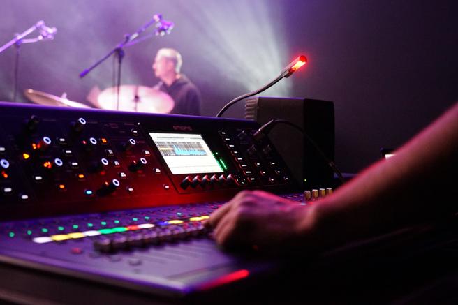 En los espectáculos en vivo son necesarios técnicos de sonido y luz. (Institut del Teatre)