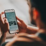 Internet pone a nuestro alcance una cantidad de información infinita, pero hay que saber leerla de manera crítica por no ser víctimas de la desinformación. (Matheus Bertelli / Pexels)