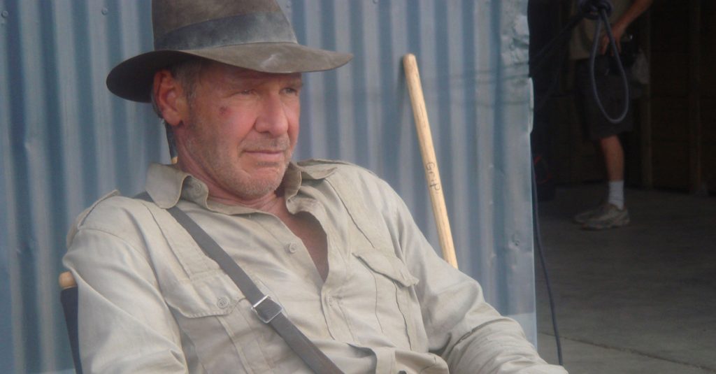Harrison Ford vuelve a ponerse en el rol de Indiana Jones. En la foto, durante el rodaje de Indiana Jones y el reino de la calavera de cristal (John Griffiths /Wikipedia)