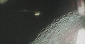 Expertos de la NASA están investigando los ovnis. Imagen captada por el Apolo 16 que muestra un objeto no identificado (NASA)