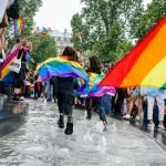 La discriminación y el acoso basados en la orientación sexual o identidad de género afectan a innumerables personas en todo el mundo.