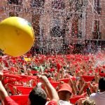El tradicional chupinazo da inicio a las fiestas de San Fermín en Pamplona (www.viajar24h.com/ WikiCommons)