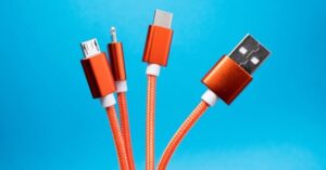El nuevo iPhone adoptará el estándar USB-C para la carga universal, en cumplimiento de las regulaciones europeas (Lucian alexe /Unsplash)