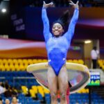Simone Biles durante la ejecución de un ejercicio en el Mundial de 2018 (Ministério do Esporte / Flickr)