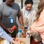 El Giving Tuesday es un día para realizar acciones solidarias como recogidas de alimentos (Freepik)