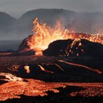 Islandia es un país con una gran actividad volcánica. En la foto, el volcán Litli-Hrútur en erupción en julio de 2023 (Roman Popelar / Flickr)