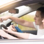 La Unión Europea acuerda que se pueda empezar a conducir coches desde los 17 años (Freepik)