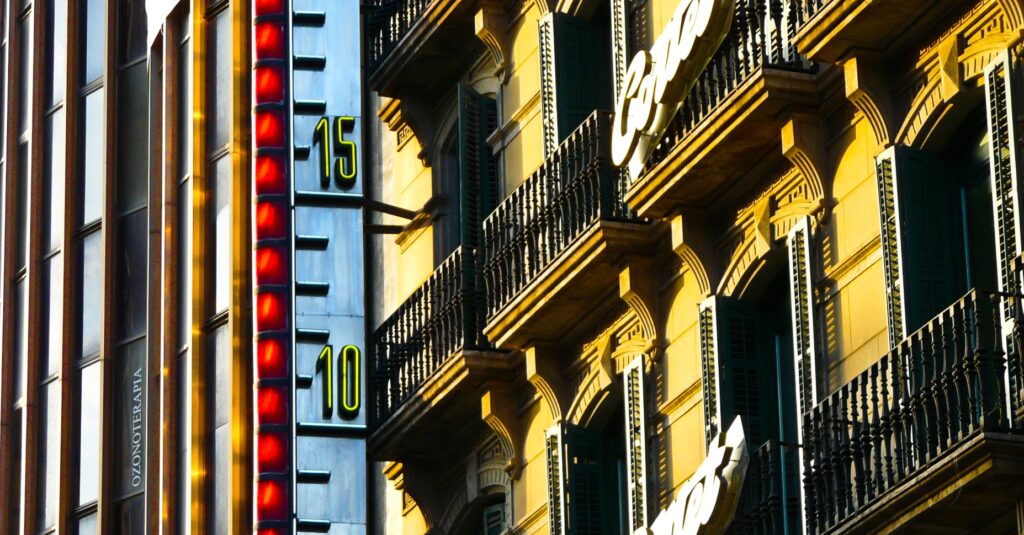 Imagen de archivo de un termómetro en la calle. Este mes de enero, las temperaturas han alcanzado registros de record (Diego Luis/ Flickr)