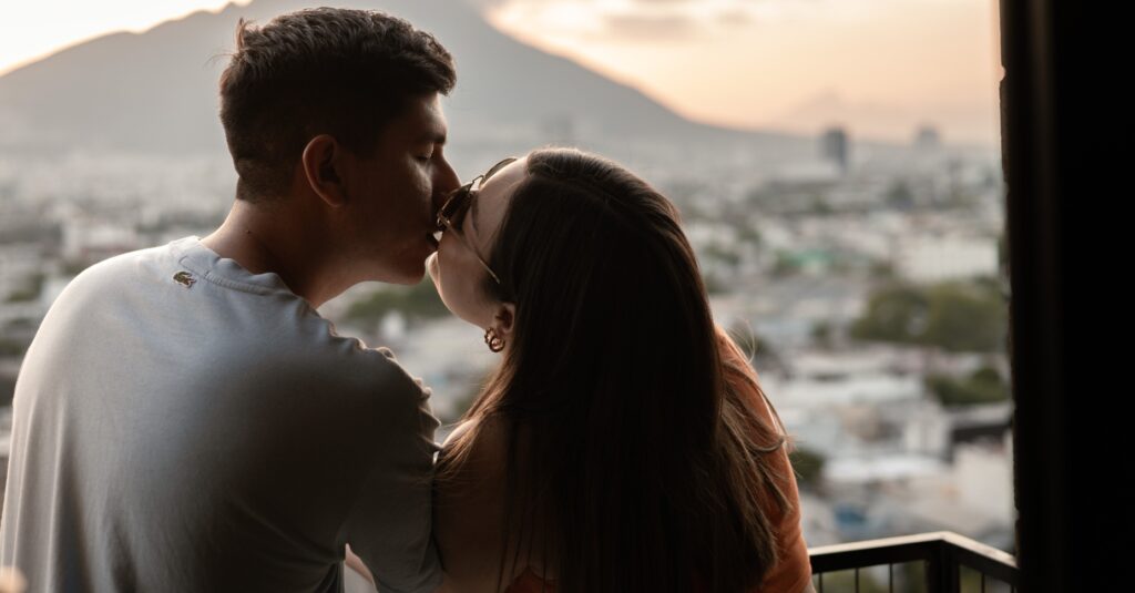 La educación sexual es esencial para mantener unas relaciones de pareja sanas (Pexels Dante Muñoz)