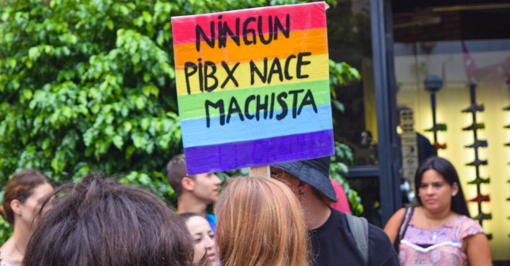 El lenguaje inclusivo utiliza símbolos como "x" y "@" para evitar la exclusión de algunos colectivos