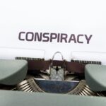 Alex Jones es un presentador estadounidense de InfoWars, un portal de internet dedicado a la desinformación y a las teorías de conspiración (Pexels Markus Winkler)