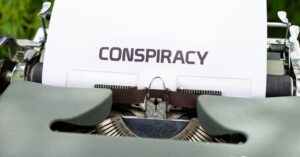 Alex Jones es un presentador estadounidense de InfoWars, un portal de internet dedicado a la desinformación y a las teorías de conspiración (Pexels Markus Winkler)