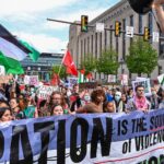 Cientos de estudiantes de Temple, Drexel y UPenn marcharon en solidaridad con Palestina hasta el campus de UPenn el 25 de abril