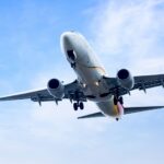 Cuando se quema el combustible de los aviones, se liberan partículas ultrafinas que pueden ser peligrosas (OnlyYouQJ Freepik)