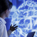 Un informe pionero resalta la necesidad de una regulación mundial de la IA (Freepik)