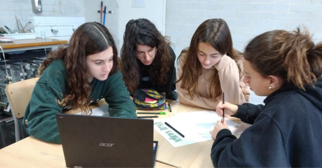 Alumnos de secundaria y bachillerato de Las Rozas Report. (Junior Report)