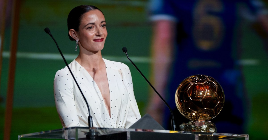 Aitana Bonmatí recogiendo el Balón de Oro/F.C Barcelona