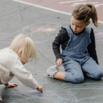 Niños jugando. Pexels/Allan Mas
