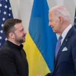 Los presidentes Zelensky y Biden. Wikimedia Commons/DoD photo by U.S. Navy Petty Officer First Class Alexander C. Kubitza