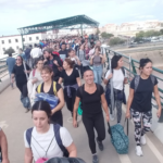 Voluntarios camino de Benetússer, Alfafar y Catarroja. (Wikimedia/Pacopac)