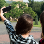 El 90% de las mujeres entre los 18 y los 30 años afirma usar filtros o editar sus fotos antes de publicarlas/Freepik