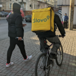 Un rider de Glovo trabajando/Flickr