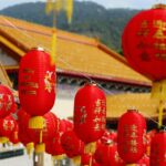 Los adornos rojos decoran las casas y las calles para celebrar el Año Nuevo chino/Alexey Demidov/Pexels