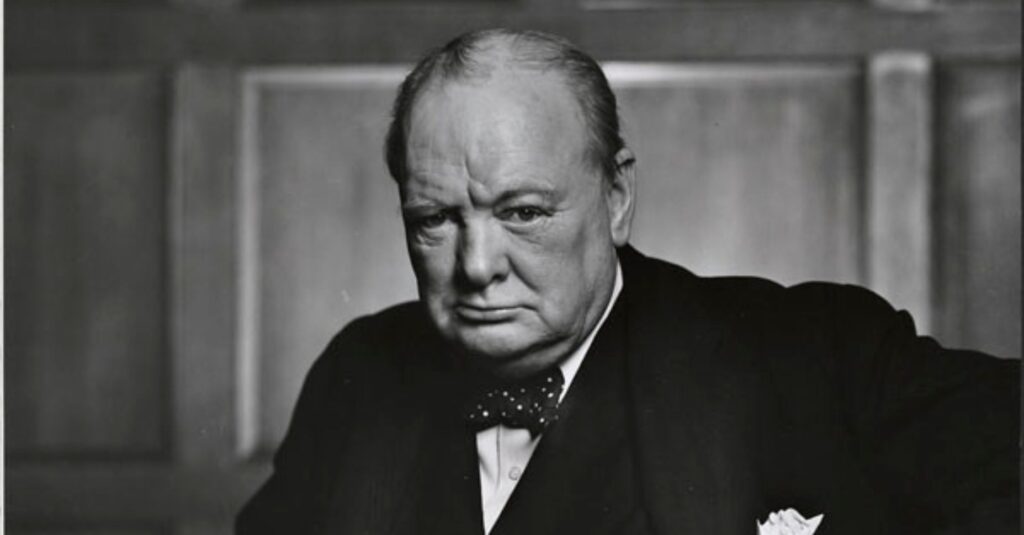Winston Chruchill, el ex primer ministro del Reino Unido/Yousuf Karsh/Library and Archives Canada/Wikimedia Commons