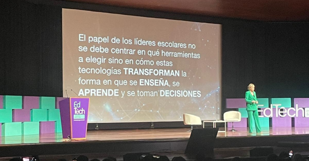 La copresidenta del Consejo Asesor de Inteligencia Artificial de Naciones Unidas, Carme Artigas, durant la ponencia inaugural del congreso/Junior Report