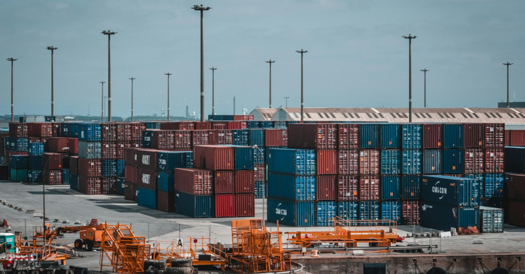 Els aranzels són impostos que un país imposa als productes que provenen d'altres territoris/