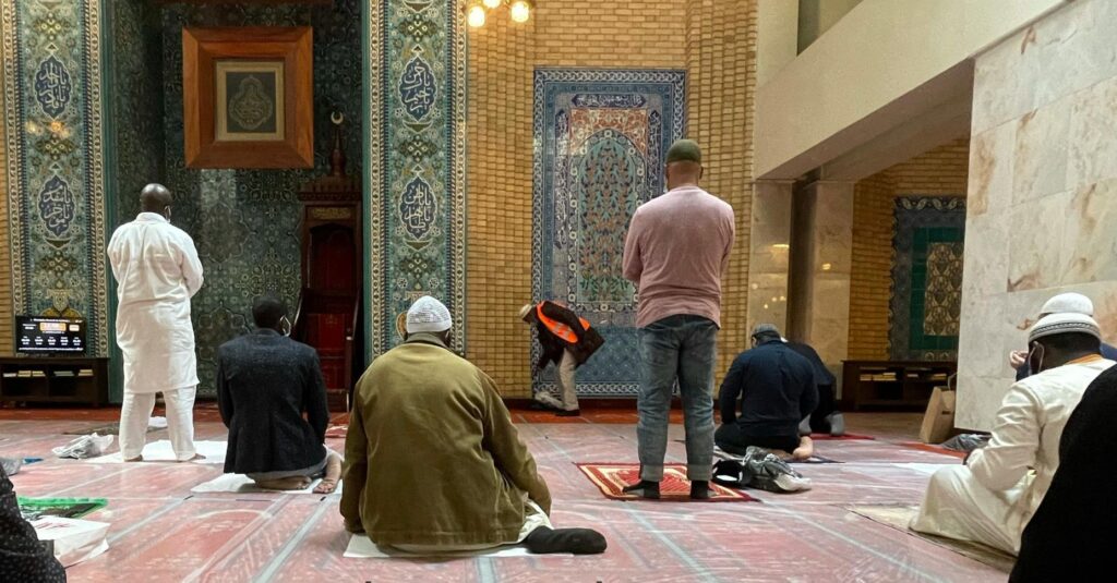 Durante el Ramadán, los musulmanes dedican gran parte de su día a rezar el Corán (Recep Tayyip Çelik/Flickr)