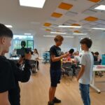 El alumnado de Larramendi Ikastola (Mungia) trabajando en la creación de contenidos para su revista escolar.