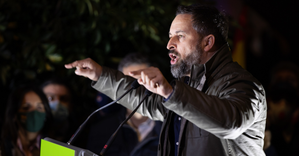 La extrema derecha utiliza la desinformación para desacreditar las instituciones democráticas. (Wikimedia Commons/Vox España)