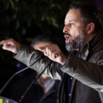 La extrema derecha utiliza la desinformación para desacreditar las instituciones democráticas. (Wikimedia Commons/Vox España)