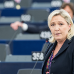Marine Le Pen es una política francesa de extrema derecha. (European Union 2015 - European Parliament)