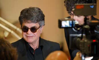 El director iraní Jafar Panahi durante la celebración del festival de Cannes 2025. (Kevin Payravi / Wikimedia Commons)