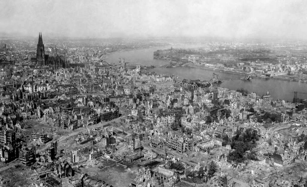 La Segunda Guerra Mundial fue devastadora. En la imagen, la ciudad alemana de Colonia destruida tras los bombardeos de 1945/pxhere