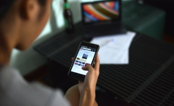 Cada vez más personas se informan en línea a través de redes sociales. (Pxhere)