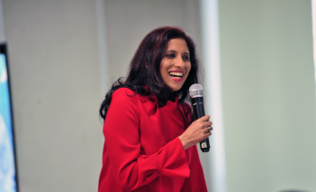 Leena Nair es CEO de Chanel y una voz activa en la igualdad y diversidad dentro de la empresa. (Yoliveros-Wikimedia Commons)