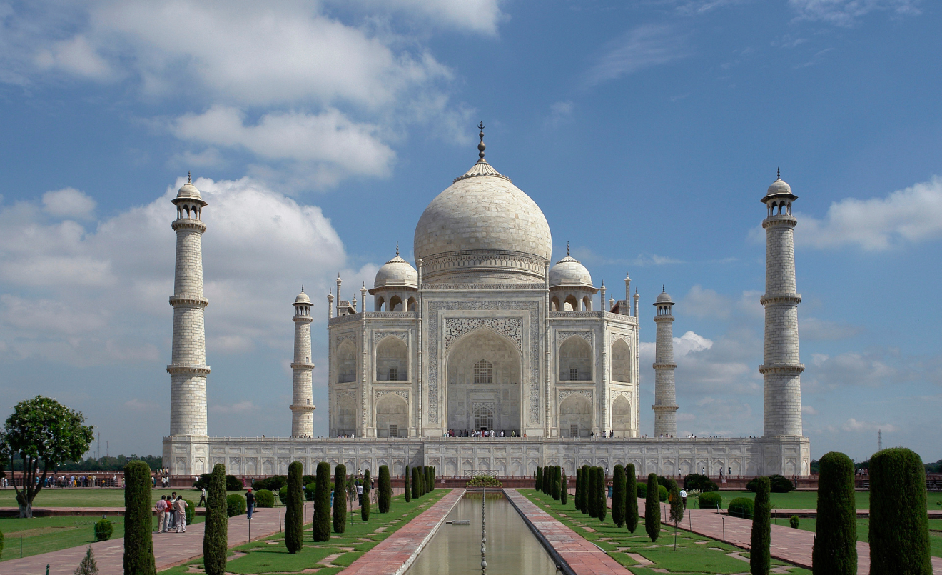 El Taj Mahal, en la India, fue elegido como una de las nuevas siete maravillas del mundo (Yann Forget, editado por King of Hearts/Wikimedia Commons/CC-BY-SA)