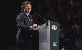 Javier Milei, presidente de Argentina, durante una conferencia (Vox España / Wikimedia Commons)