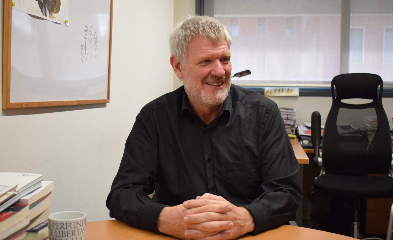 David Bueno en su despacho mientras el equipo de Junior Report lo entrevistaba (Junior Report)